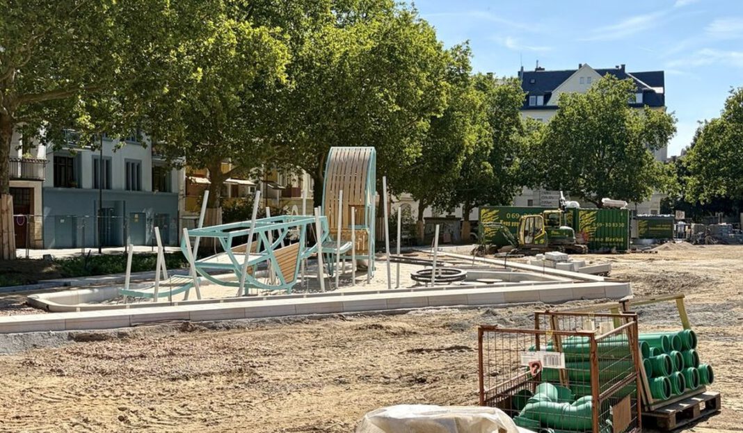 Aus Parkplatz wird Stadtoase: Bauarbeiten am Elsässer Park in Wiesbaden laufen planmäßig Aus Parkplatz wird Stadtoase: Bauarbeiten am Elsässer Park in Wiesbaden laufen planmäßig