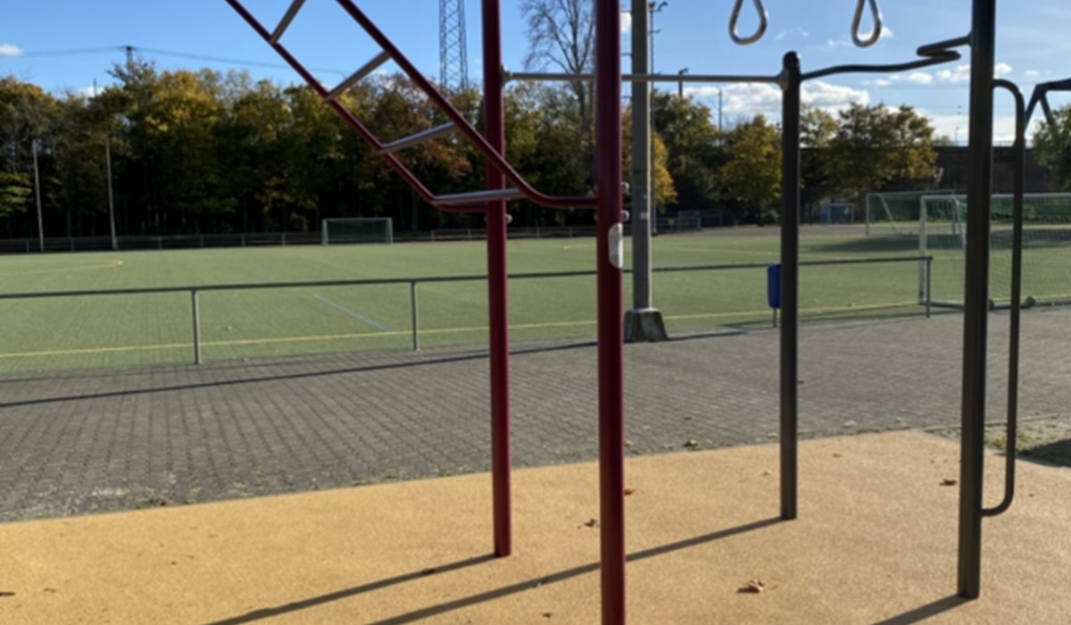 Calisthenics Anlage und Basketballkorb ergänzen Sportplatz Amöneburg