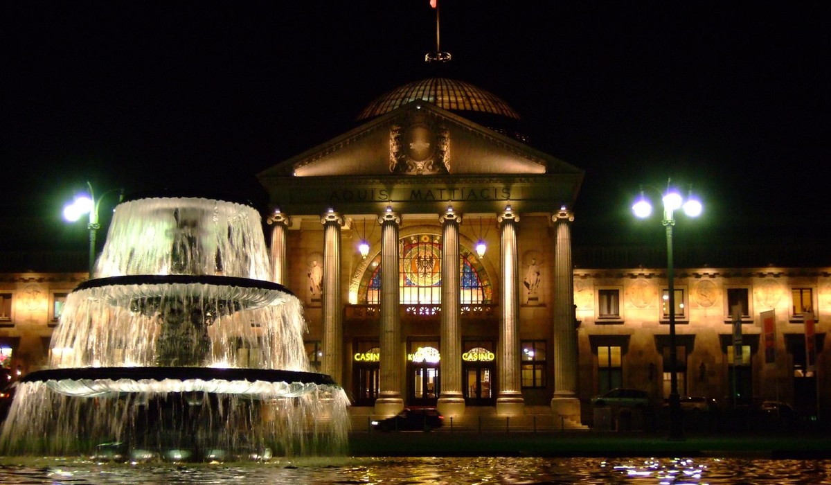 Feuerwerksverbot und verstärkte Kontrollen rund um Bowling Green in Wiesbaden