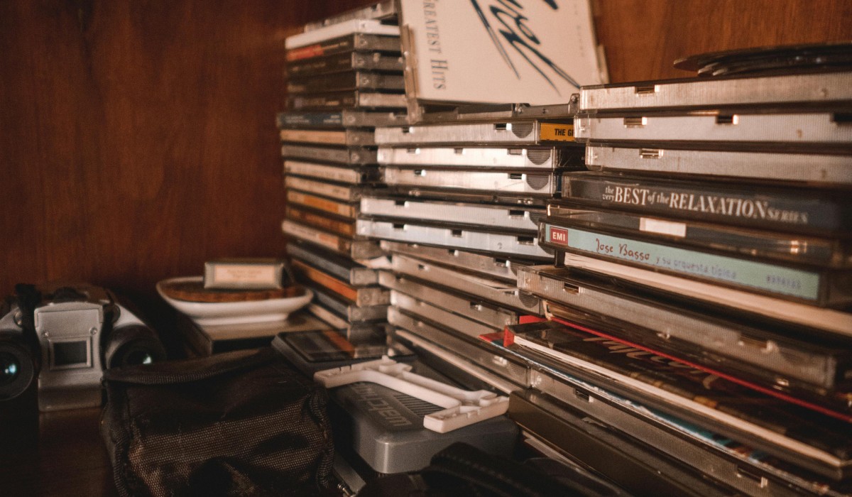 Förderverein räumt Lager: Rund 3.000 CDs werden im Lesecafé der Mauritius-Mediathek angeboten