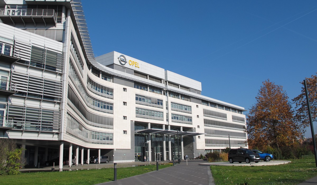 Keine Gefahr nach Fund einer Stabbrandbombe auf Opelgelände in Rüsselsheim