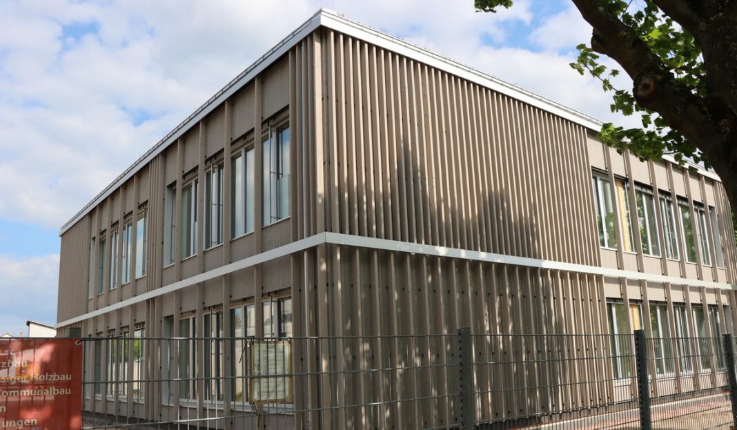 Kreis Groß‑Gerau erweitert Klassenräume, richtet Mensa ein und erneuert Beleuchtung Kreis Groß‑Gerau erweitert Klassenräume, richtet Mensa ein und erneuert Beleuchtung