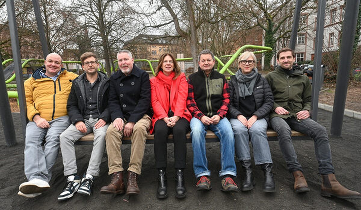 Neue Hollywoodschaukel auf dem Schulberg bietet Blick auf Marktkirche und Innenstadt