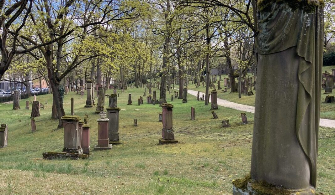 Welterbetag in Mainz: Geführte Rundgänge auf dem Alten Jüdischen Friedhof am 7. Juni Welterbetag in Mainz: Geführte Rundgänge auf dem Alten Jüdischen Friedhof am 7. Juni