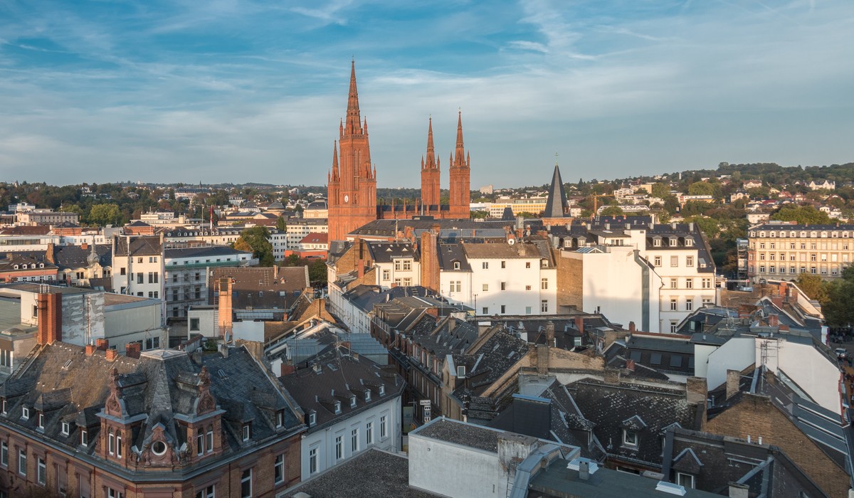 Wiesbaden führt an Adventswochenenden einheitlichen Tagestarif von 5 Euro in städtischen Parkhäusern ein