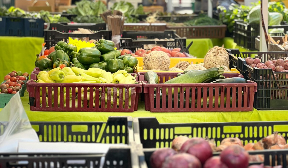 Wochenmarkt weicht wegen Weihnachtsmarkt auf Frankfurter Straße aus